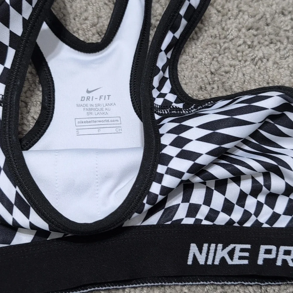 Checkered‎ Nike Sports Bra Black And White Black And Neon Yellow Size Small